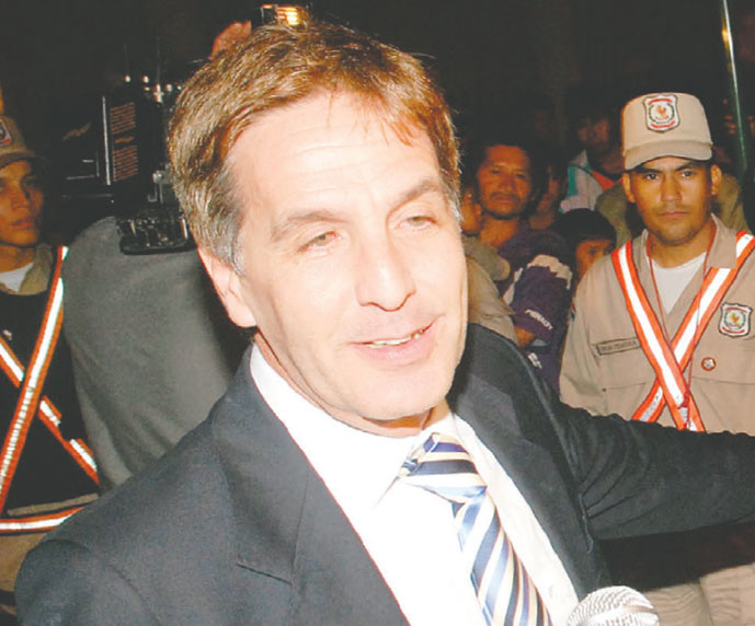 Dicen que Vargas Peña movió sus fichas y se cambió de medio ¿Fue un juego limpio?