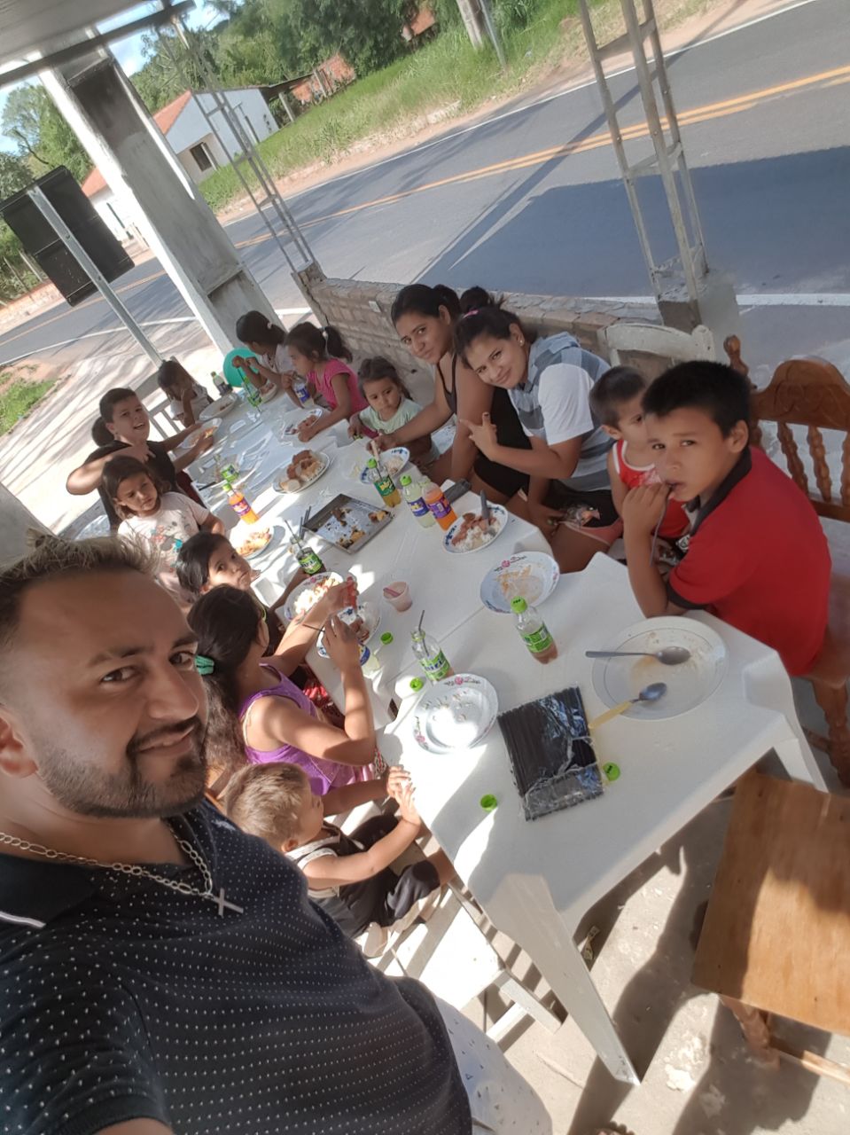 Más de 300 niños en la segunda jornada del Comedor del Tío Chure