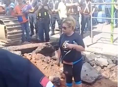 Frustraron suicidio con glamour gracias a las sabias palabras de la policía”