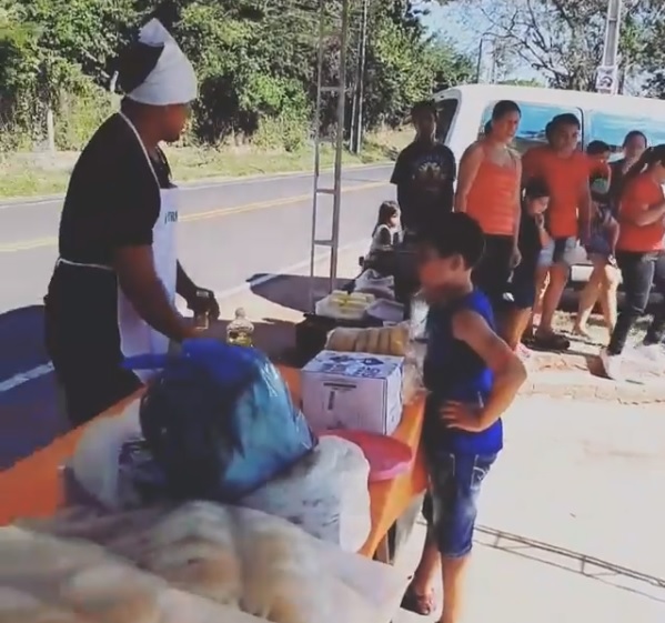 Pizzas, hamburguesas y mucha alegría en el Comedor del Tío Chure
