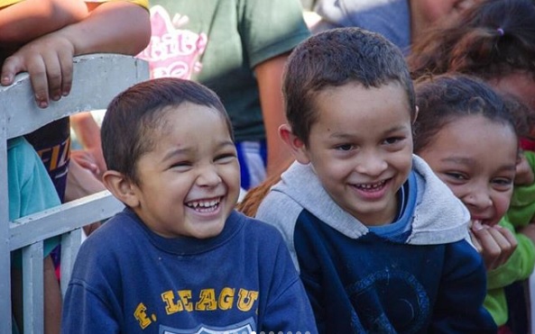 400 niños almorzaron en el comedor del Tío Chure